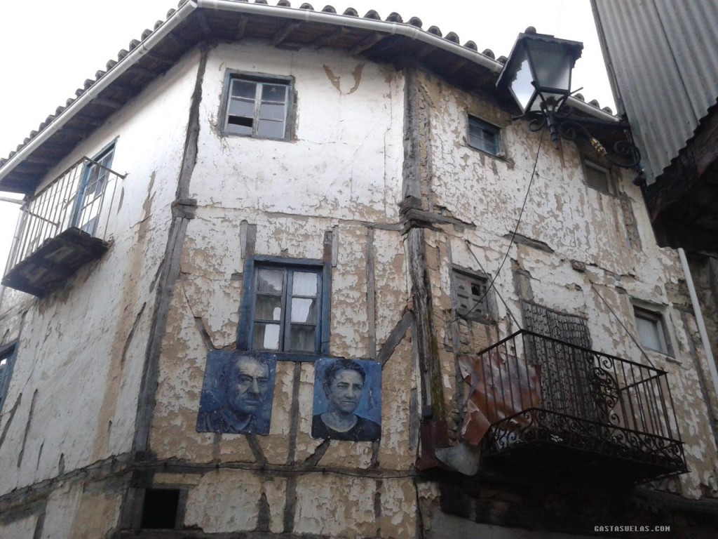 Retratos en las casas de Mogarraz (Salamanca)