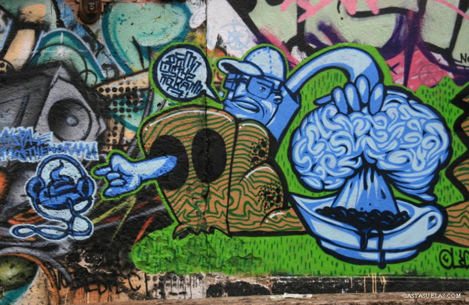 Graffiti en el Barrio underground de Metelkova (Ljubljana, Eslovenia)