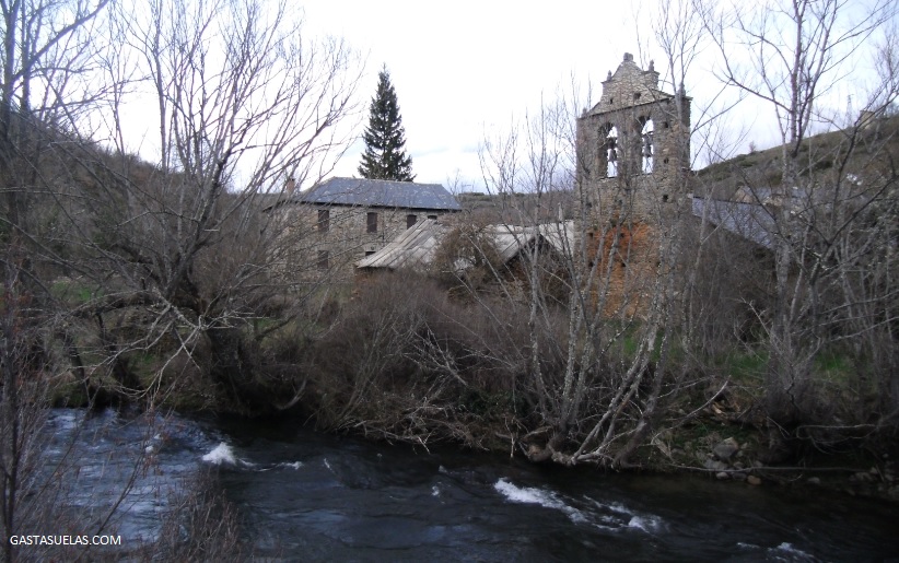Río Omaña a su paso por La Omañuela (Castilla y León)
