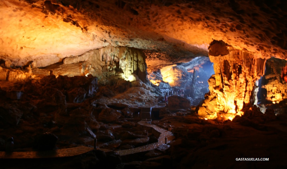 Ha long Bay - Sung Sot Cave - Vietnam