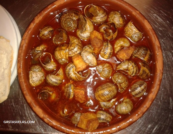 Ración de caracoles con torreznos en Cascorro (Madrid)