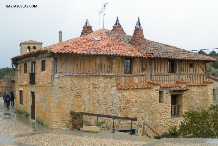 Casa típica en Calatañazor (Soria)