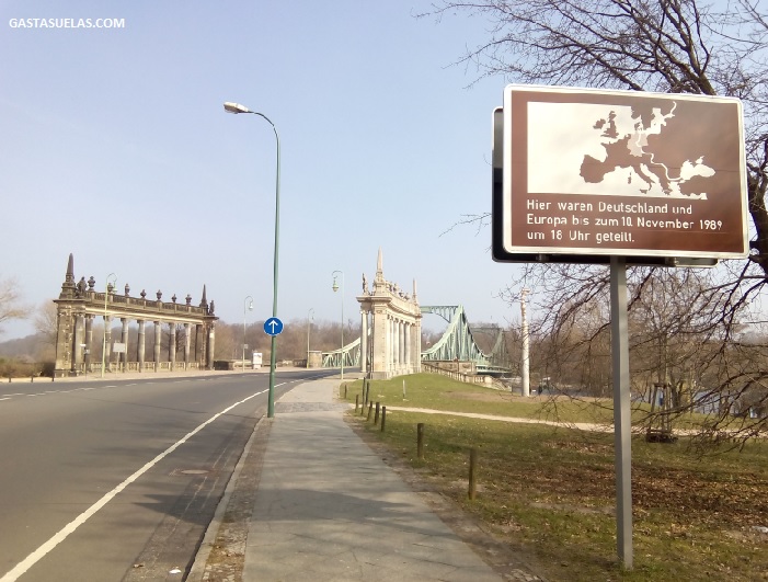 Puente Glienicke en Postdam (Alemania)