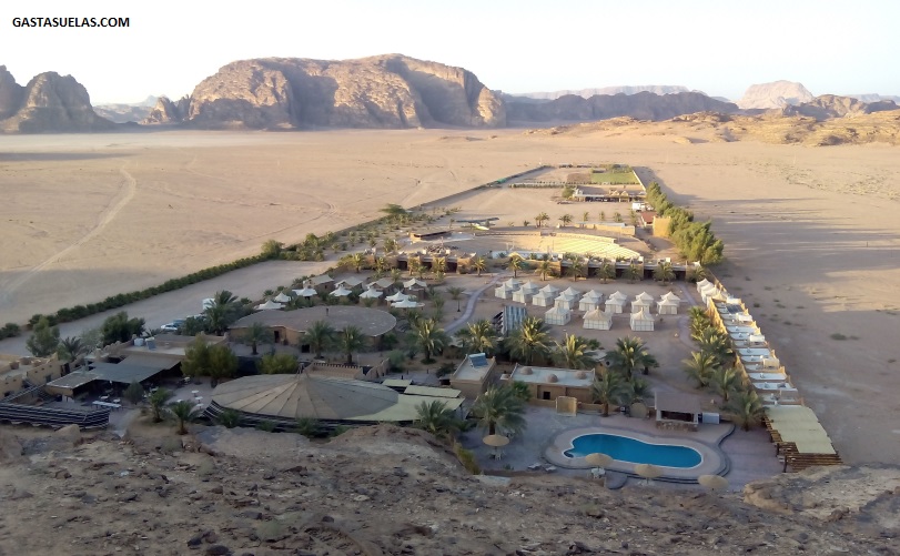 Campamento acomodado en el desierto de Wadi Rum (Jordania)