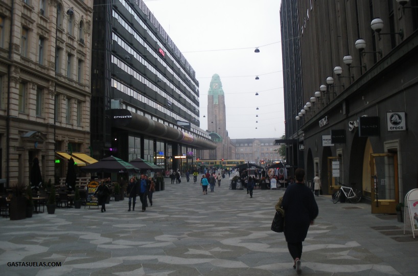 Estación Central (al fondo) en el centro de Helsinki