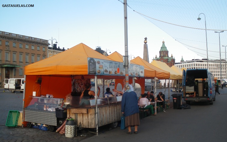 Puesto de comida en la Plaza del Mercado (Helsinki)
