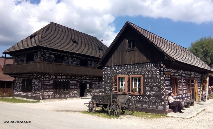 Casas tradicionales en Cicmany (Eslovaquia)