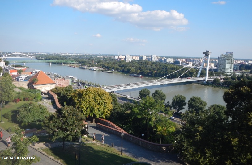 Río Danubio a su paso por Bratislava (Eslovaquia)