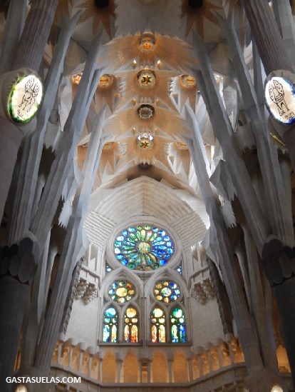 Vista del interior de la Sagrada Familia (Barcelona)