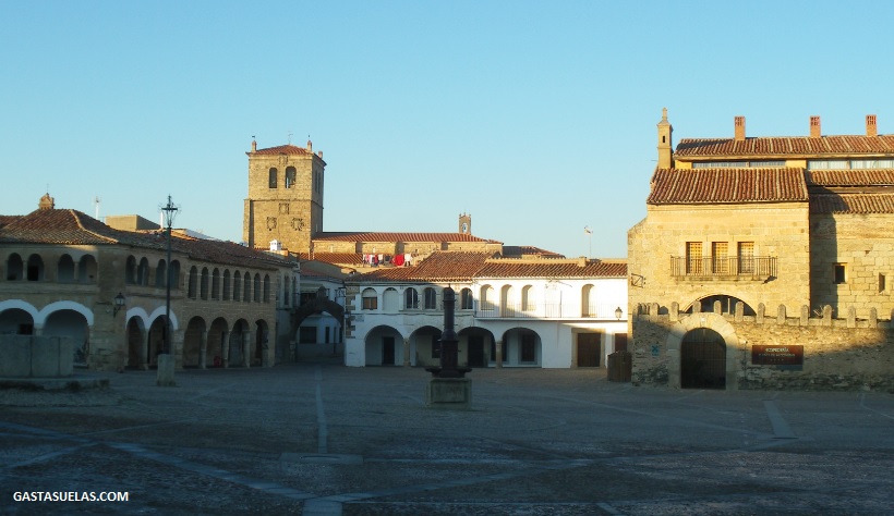 Plaza Mayor de Garrovillas de Alconétar y Palacio de los Condes de Alba y Aliste (Cáceres)