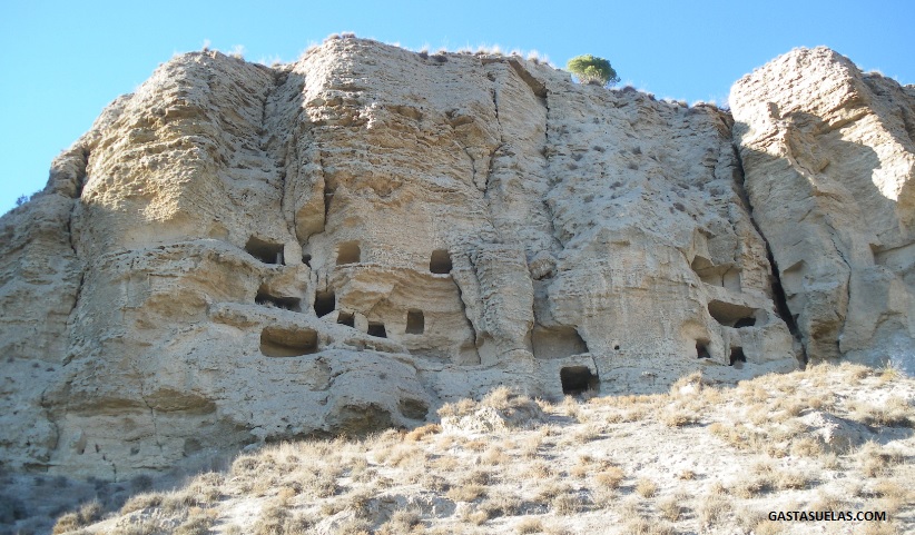 El Risco de las Cuevas en Perales de Tajuña (Madrid)