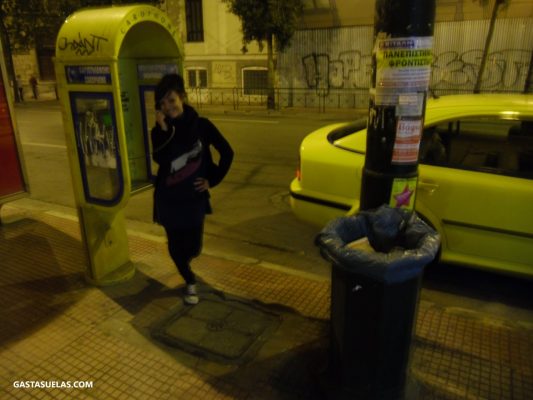 Cabina telefónica en Atenas (Grecia)