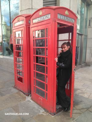 Cabina telefónica roja en Londres (Inglaterra)