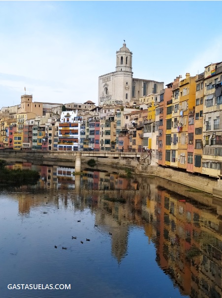 Vistas sobre el río Onyar y fachadas del barrio viejo de Girona