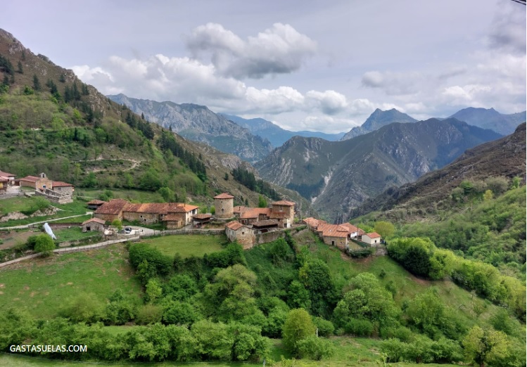 Descubre Bandujo (Asturias): El pueblo con encanto medieval en el paraíso natural.