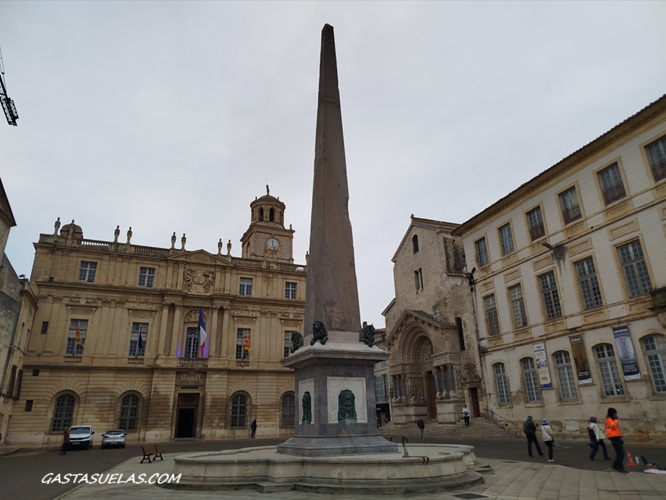 Place de la République en Arlés ( Provenza, Francia)