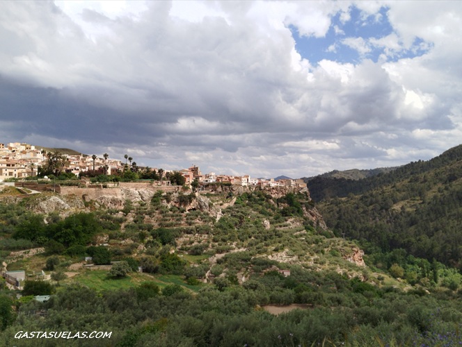 Vista del pueblo de Liétor en la Sierra del Segura (Albacete)